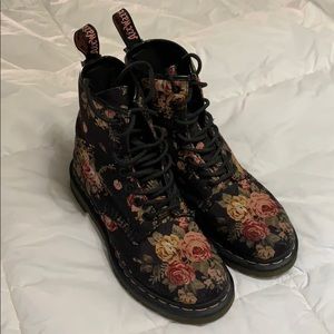 Doc Marten’s bouncing soles floral Air Wair pink 7